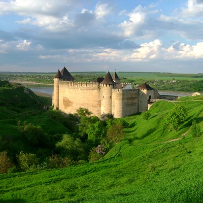 Хотинська фортеця: середньовічна твердиня України, яку варто відвідати